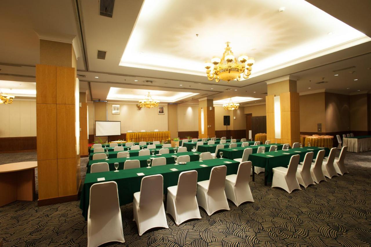 Grand Asia Hotel Джакарта Экстерьер фото