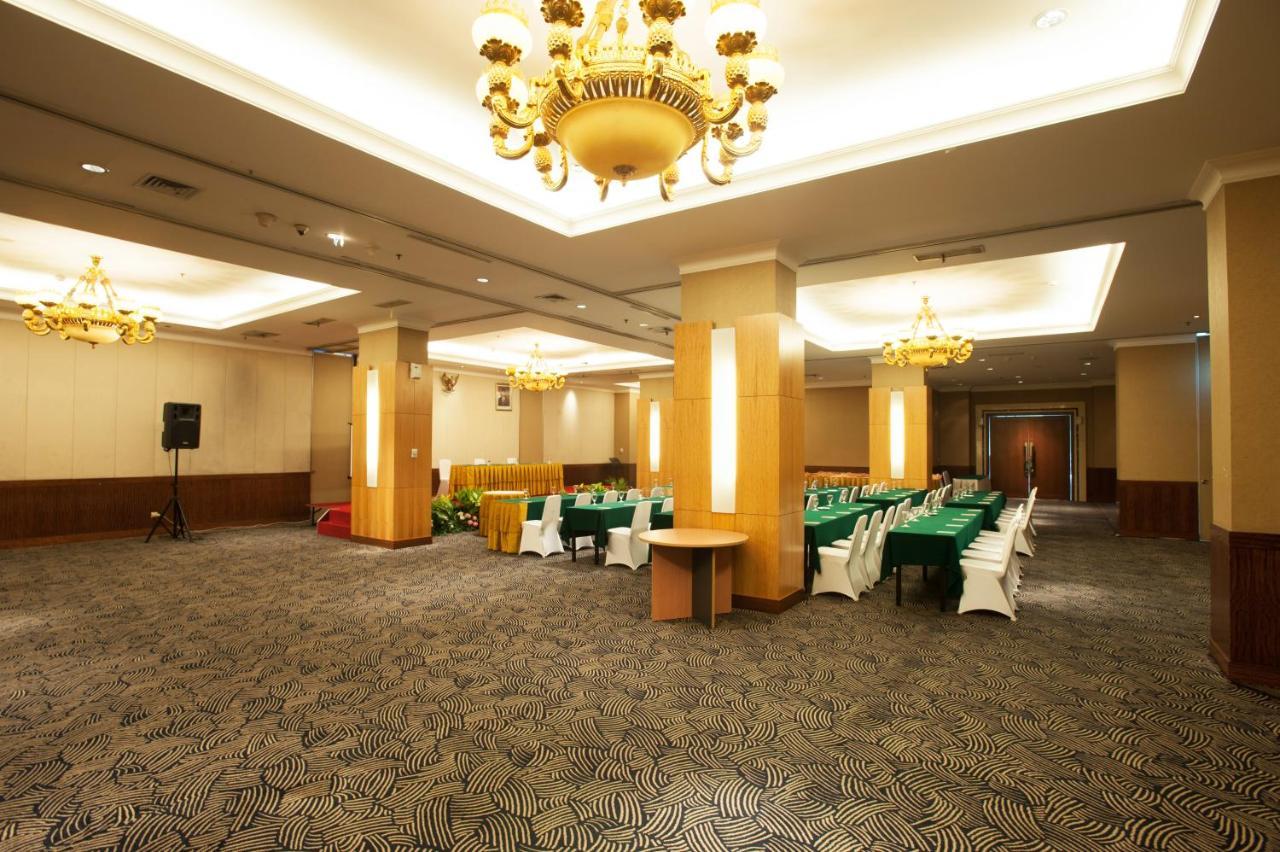 Grand Asia Hotel Джакарта Экстерьер фото