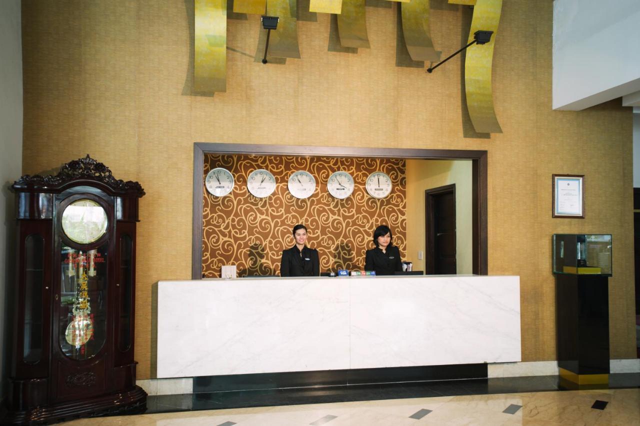 Grand Asia Hotel Джакарта Экстерьер фото