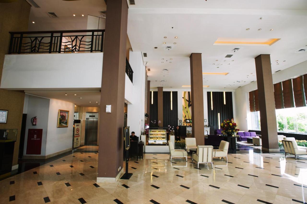 Grand Asia Hotel Джакарта Экстерьер фото