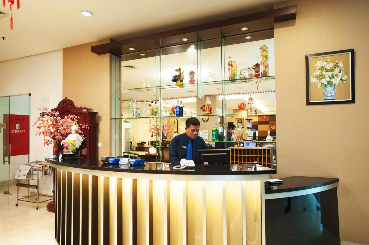 Grand Asia Hotel Джакарта Экстерьер фото