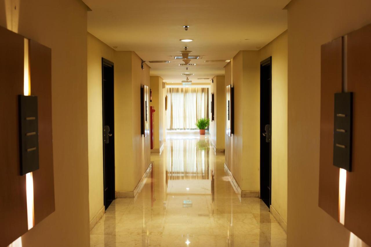 Grand Asia Hotel Джакарта Экстерьер фото