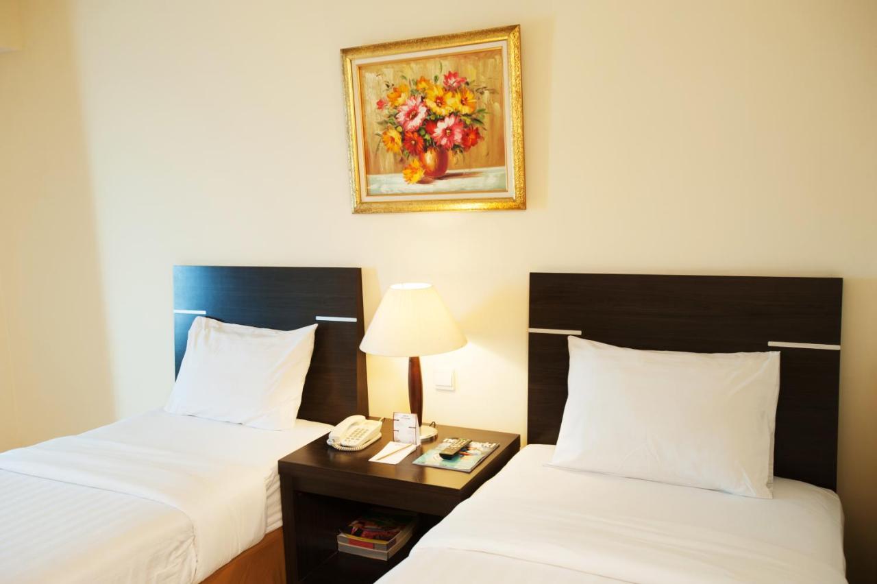 Grand Asia Hotel Джакарта Экстерьер фото