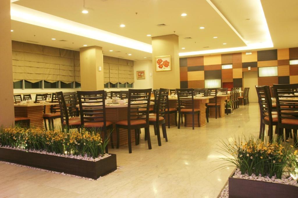 Grand Asia Hotel Джакарта Экстерьер фото