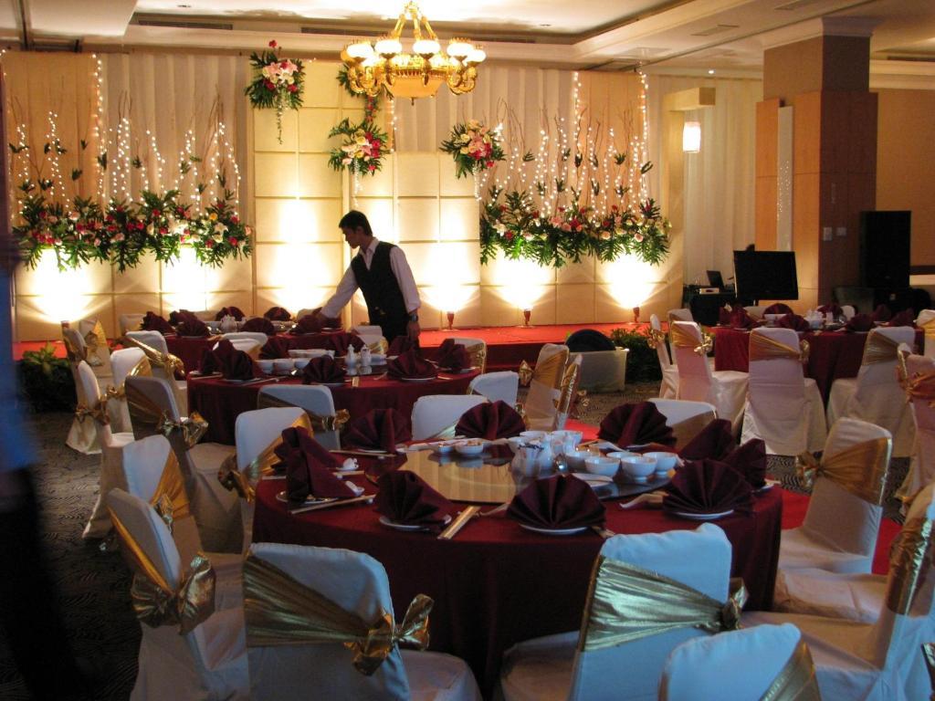 Grand Asia Hotel Джакарта Экстерьер фото